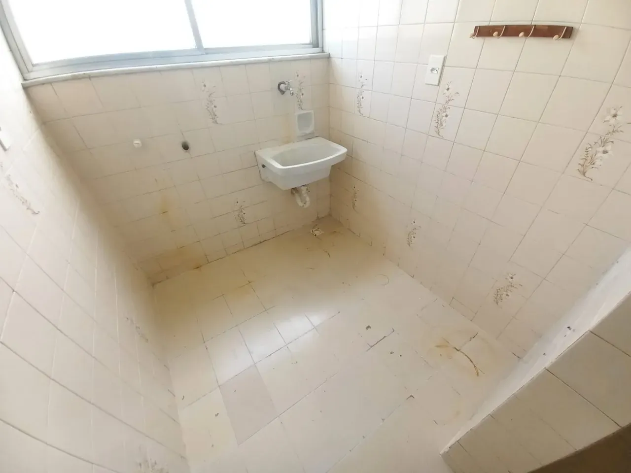 2-bedroom apartment with laundry area and 1 parking spot — photo 15
