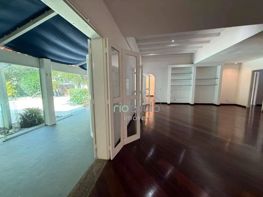 Casa com 5 quartos, 990 m² e 2 vagas, perto das janelas — photo 101