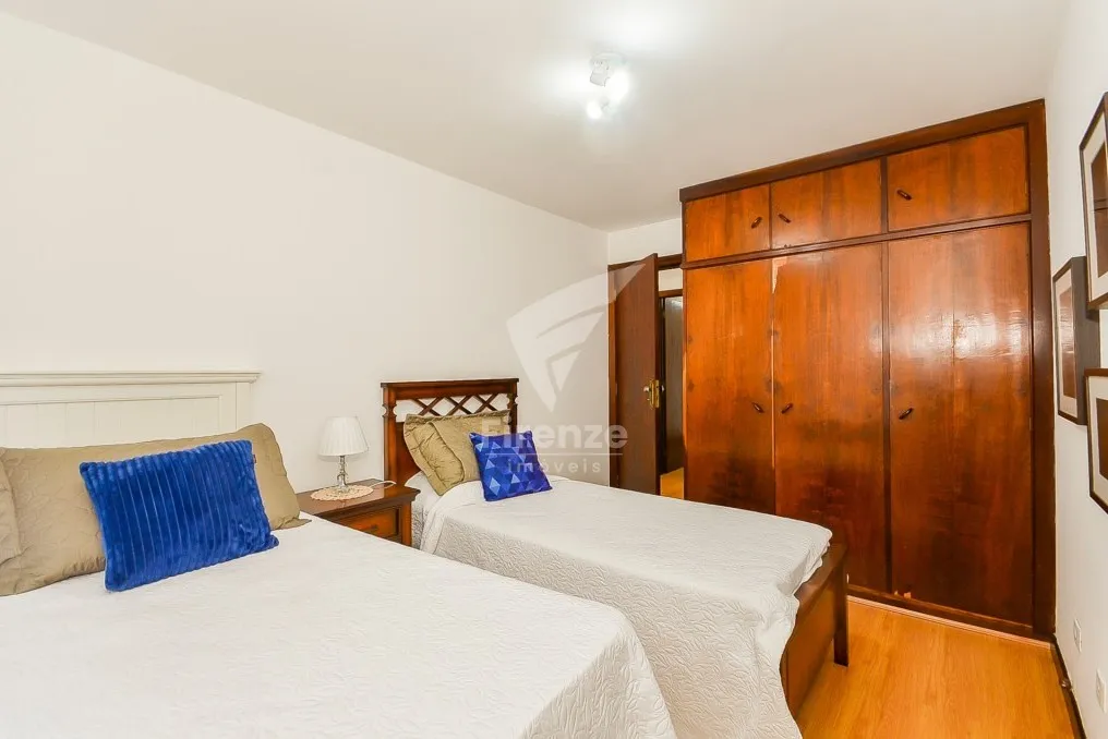 424 m² house with 3 en-suite bedrooms and 4 parking spots — photo 32