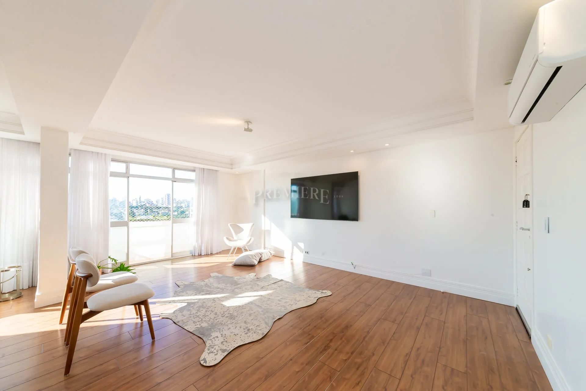 Квартира 152 м² з панорамними вікнами та заскленим балконом — photo 25