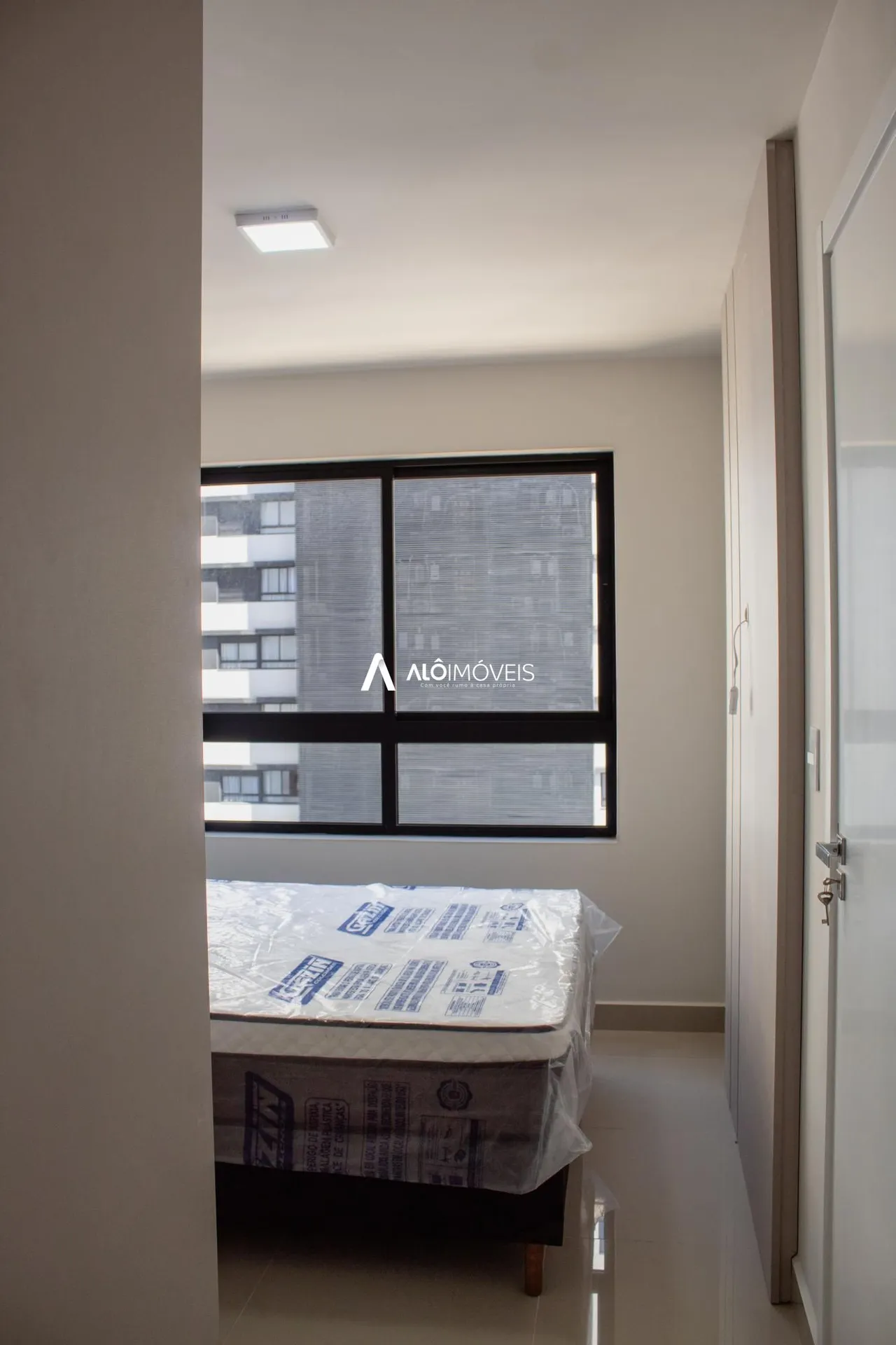 Furnished 1-bedroom apartment with open-plan kitchen — photo 55