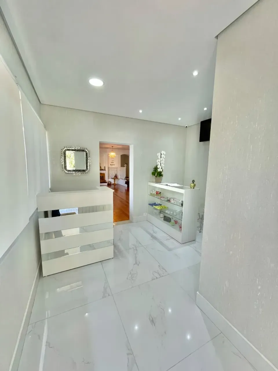 Glass-enclosed balcony in a 5-bedroom house, 357 m² — photo 10