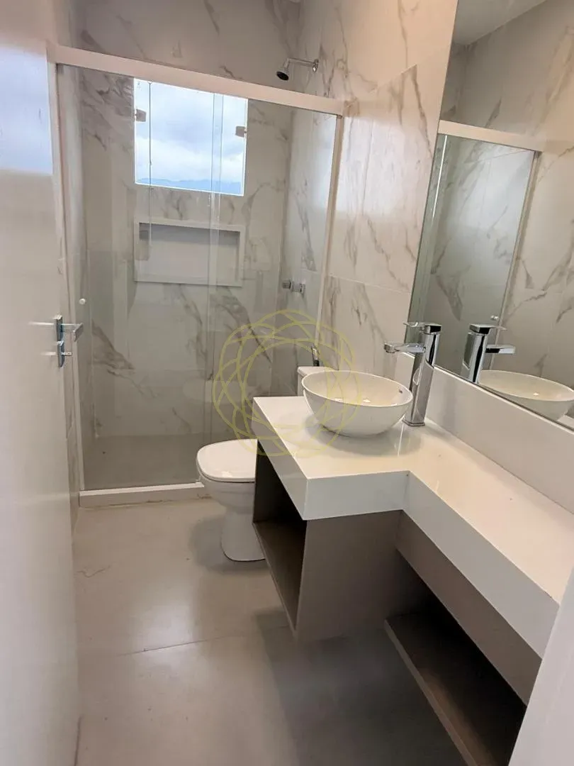 Casa com 4 quartos e 5 banheiros, 280 m² — photo 30