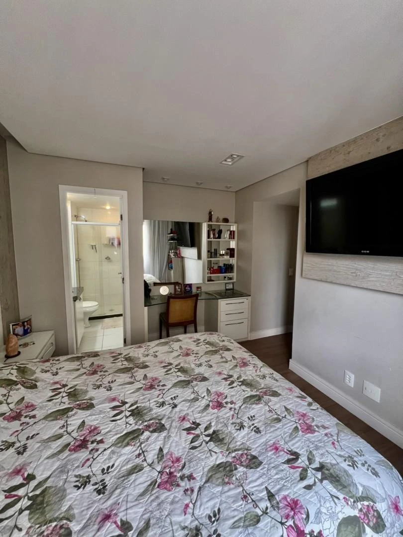 2-bedroom apartment with a home office — photo 13