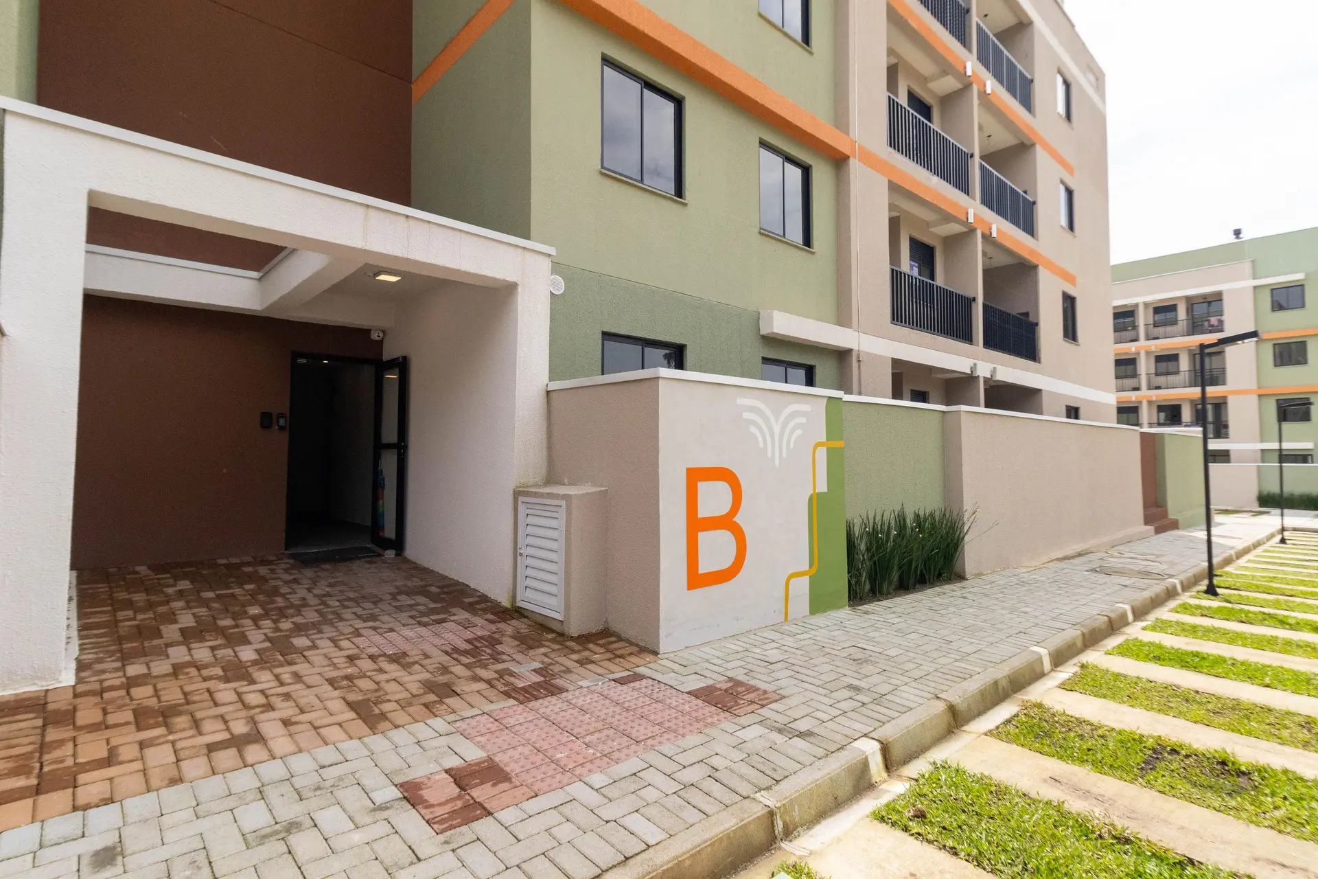 2-bedroom apartment with a grill on the balcony — photo 11