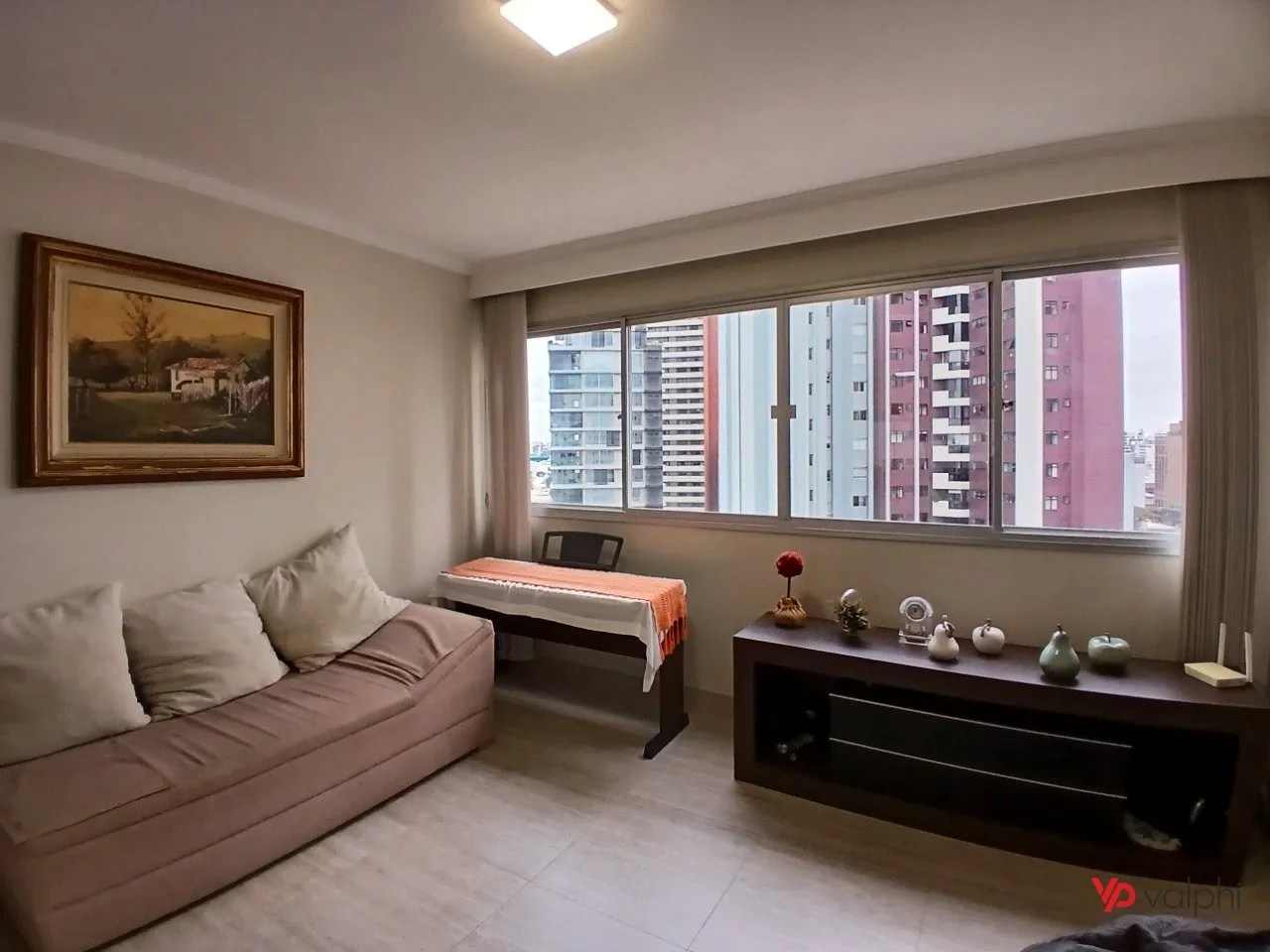 4-bedroom apartment with a walk-in closet in Curitiba — photo 2