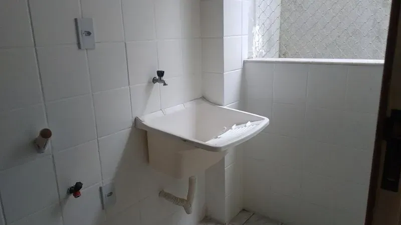 Glass-enclosed balcony in a one-bedroom apartment, 59 m² — photo 9