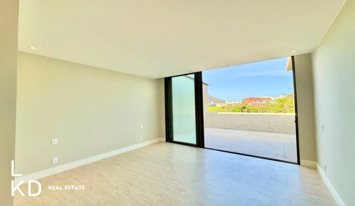 Linear penthouse 460 m² with floor-to-ceiling windows — photo 23