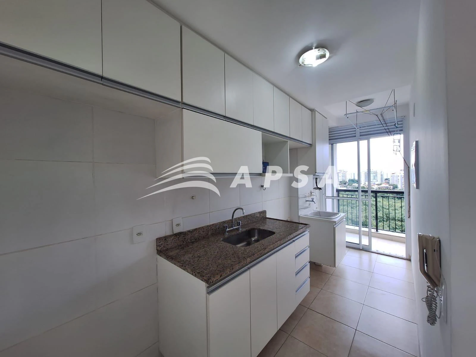 Apartment, 70 m², with a glass-enclosed balcony — photo 3