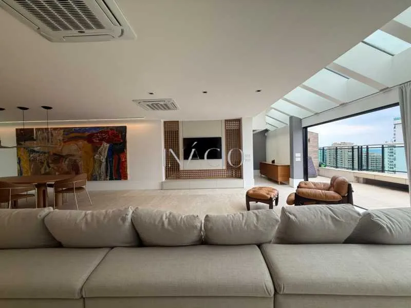 Water view in a 4-bedroom apartment, 380 m²