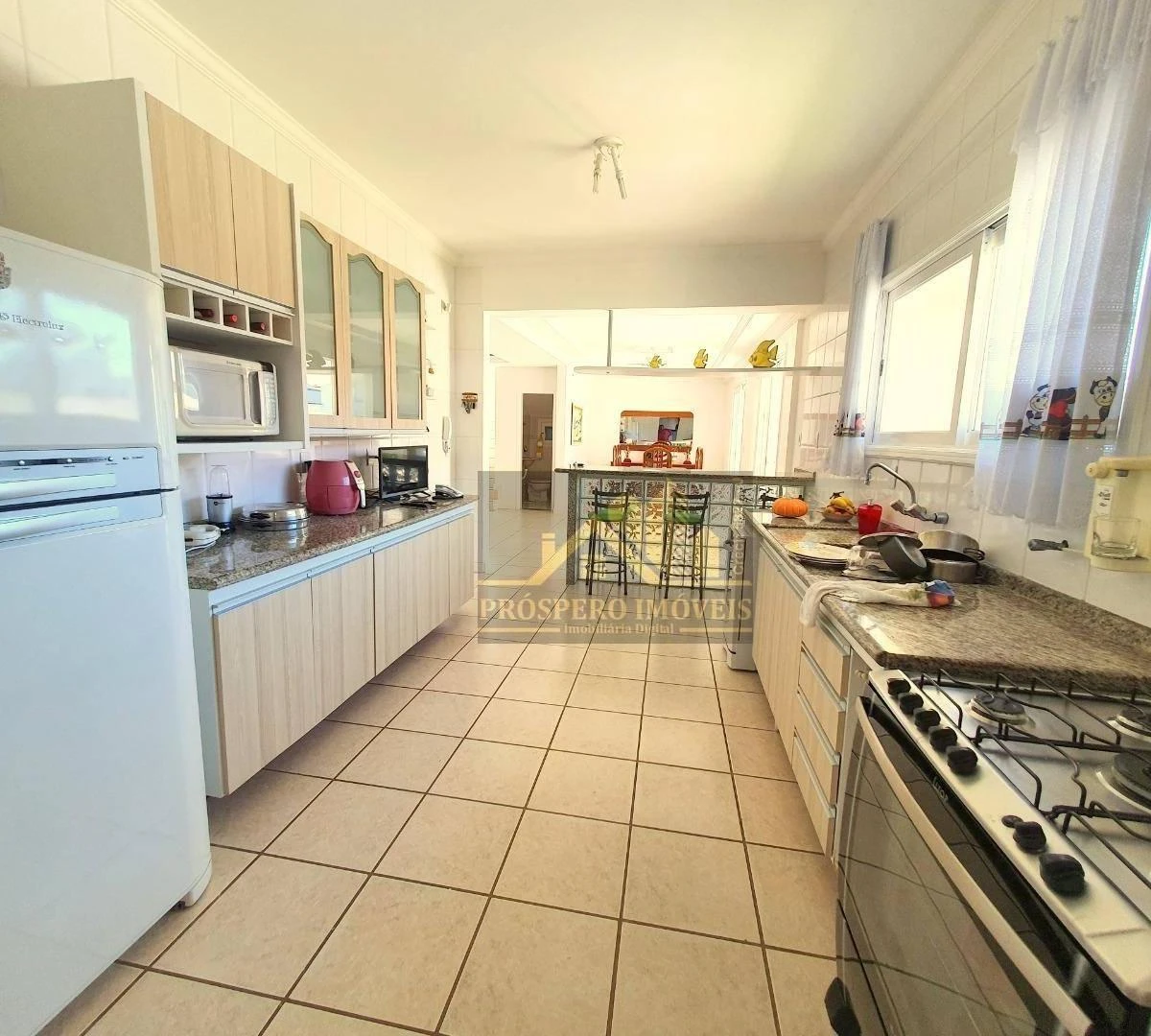 Casa de 5 dormitorios con balcón cerrado con vidrio — photo 8