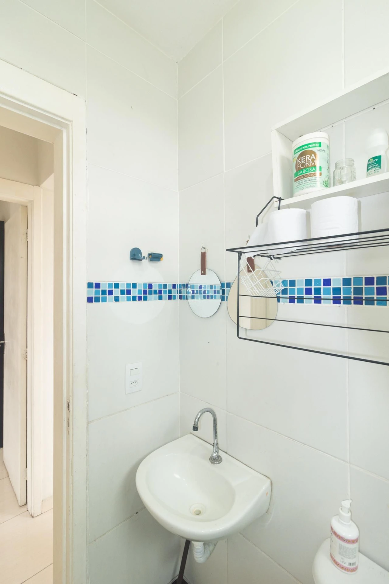 Apartamento de 2 quartos com piscina no condomínio
