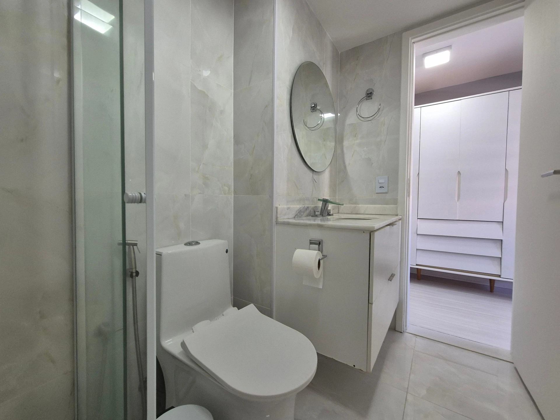 Furnished apartment with 5 bedrooms and open-plan kitchen — photo 69