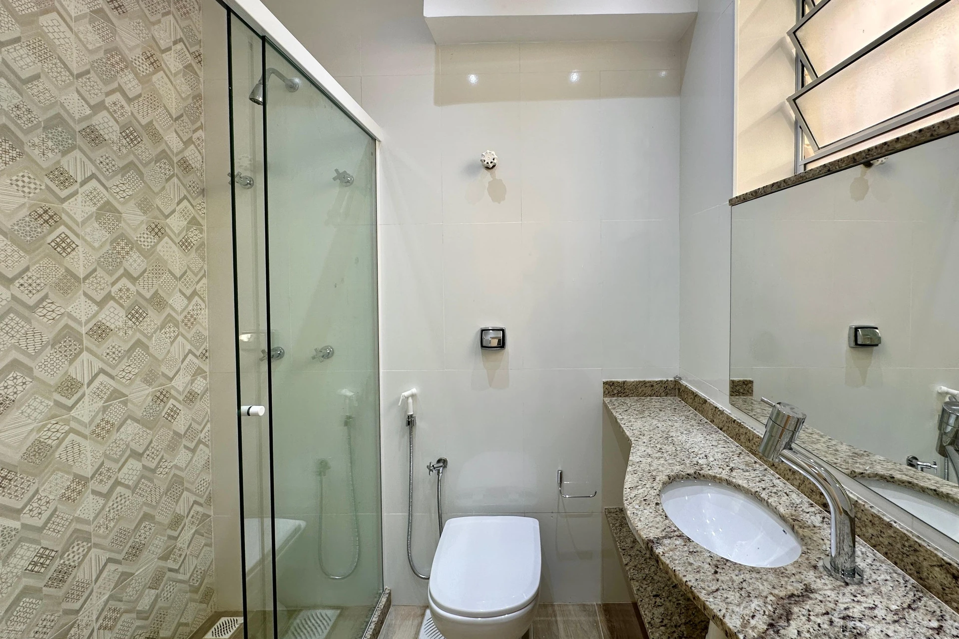 2-bedroom rental apartment with 1 total bathroom — photo 15