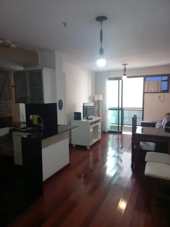 Furnished 1-bedroom apartment with glassed-in balcony — photo 31