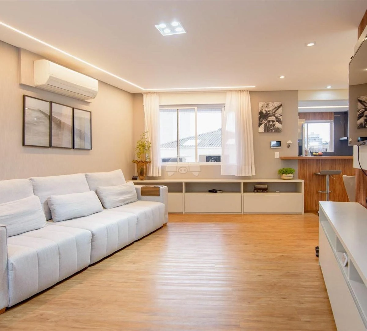 Furnished 3 en-suite apartment with open-plan kitchen