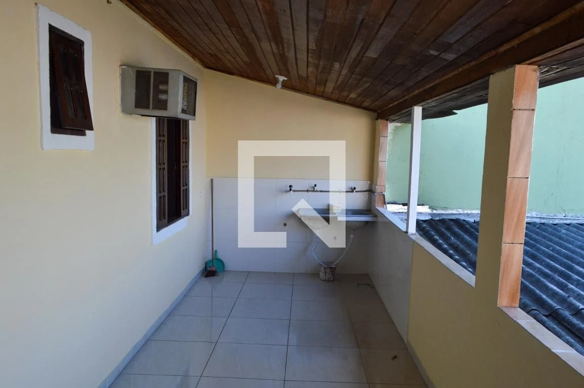 Condominium house with 2 bedrooms and a glass shower — photo 9