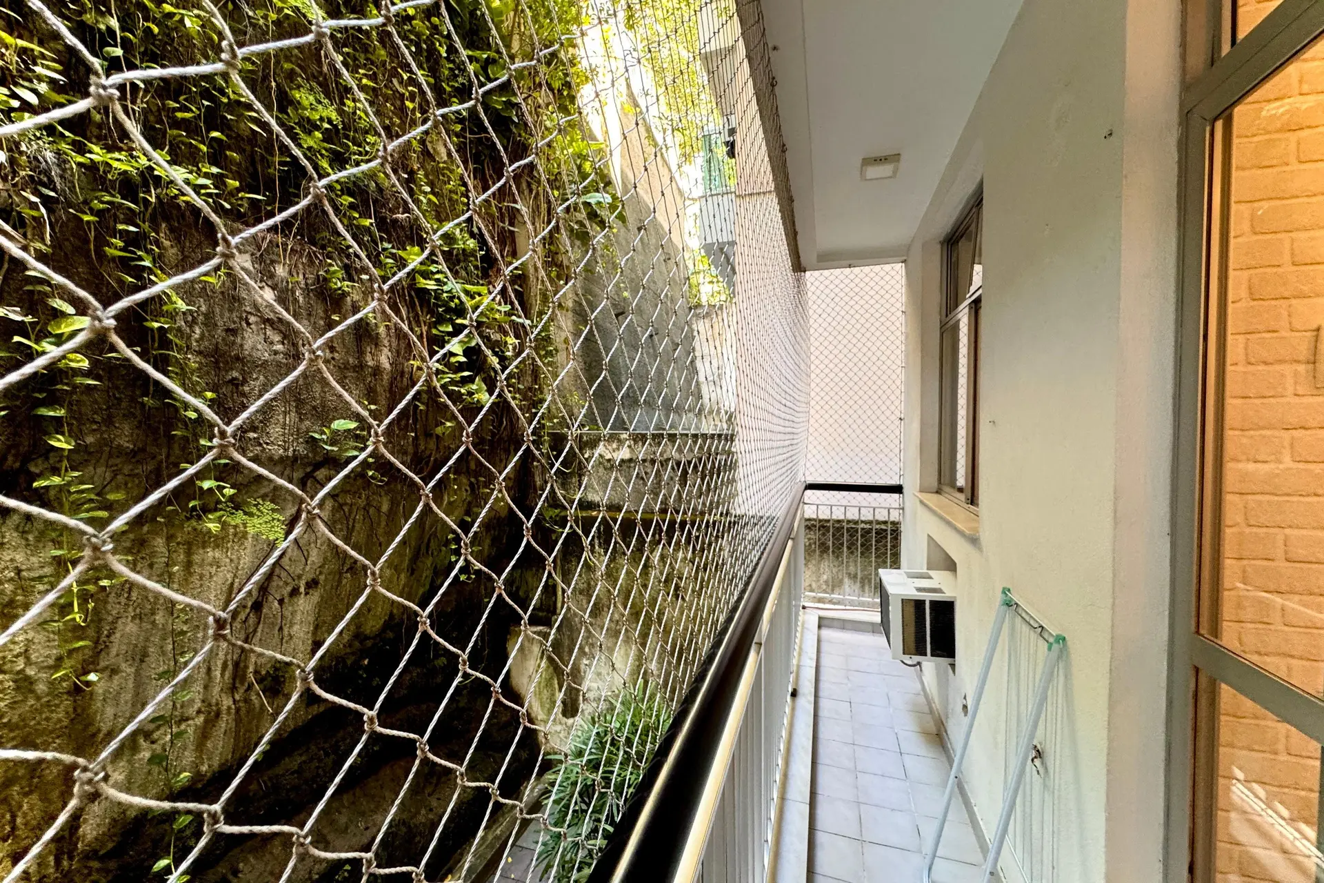 Furnished apartment, 96 m², with a glass-enclosed balcony — photo 11