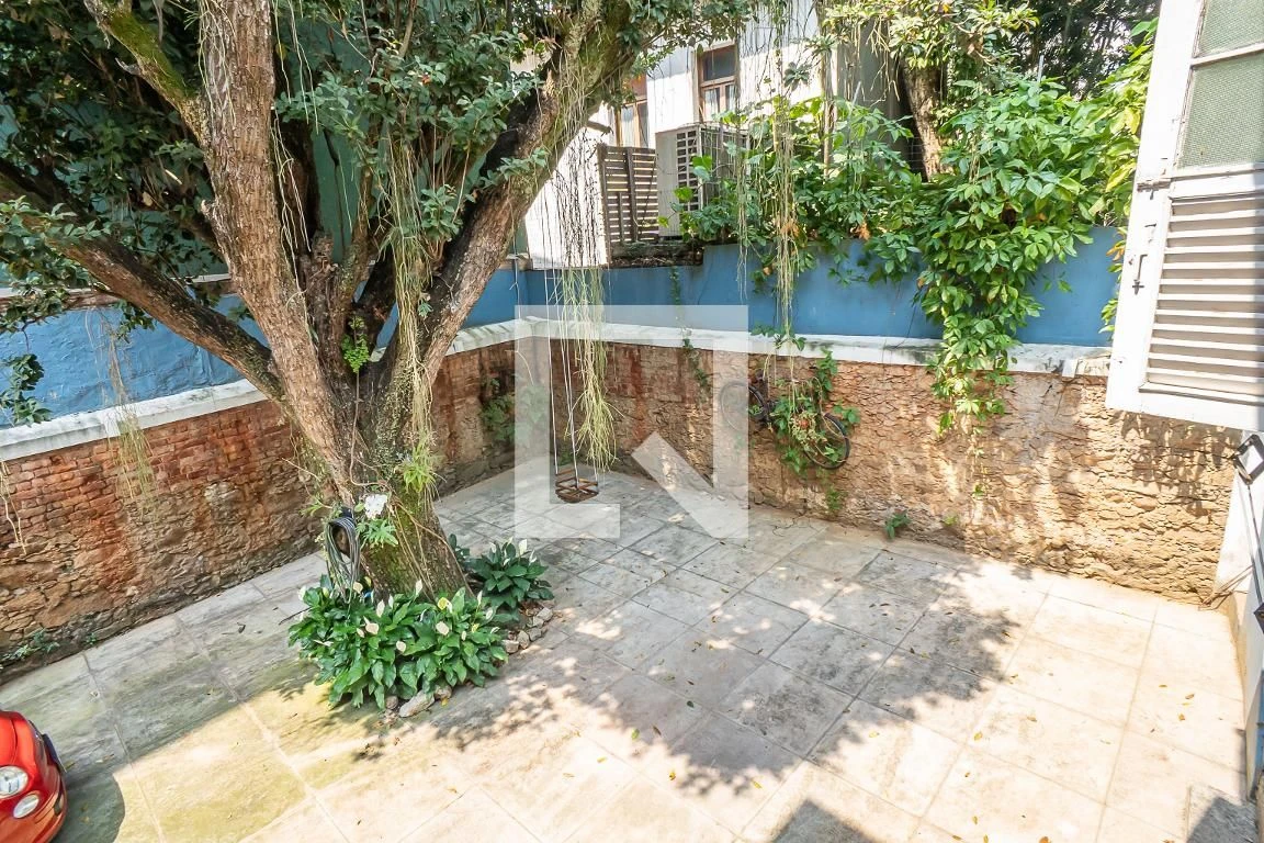 Furnished house, 300 m², with floor-to-ceiling windows — photo 12