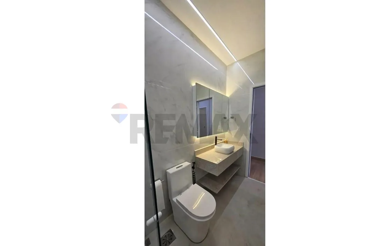 House, 250 m², with floor-to-ceiling windows — photo 17
