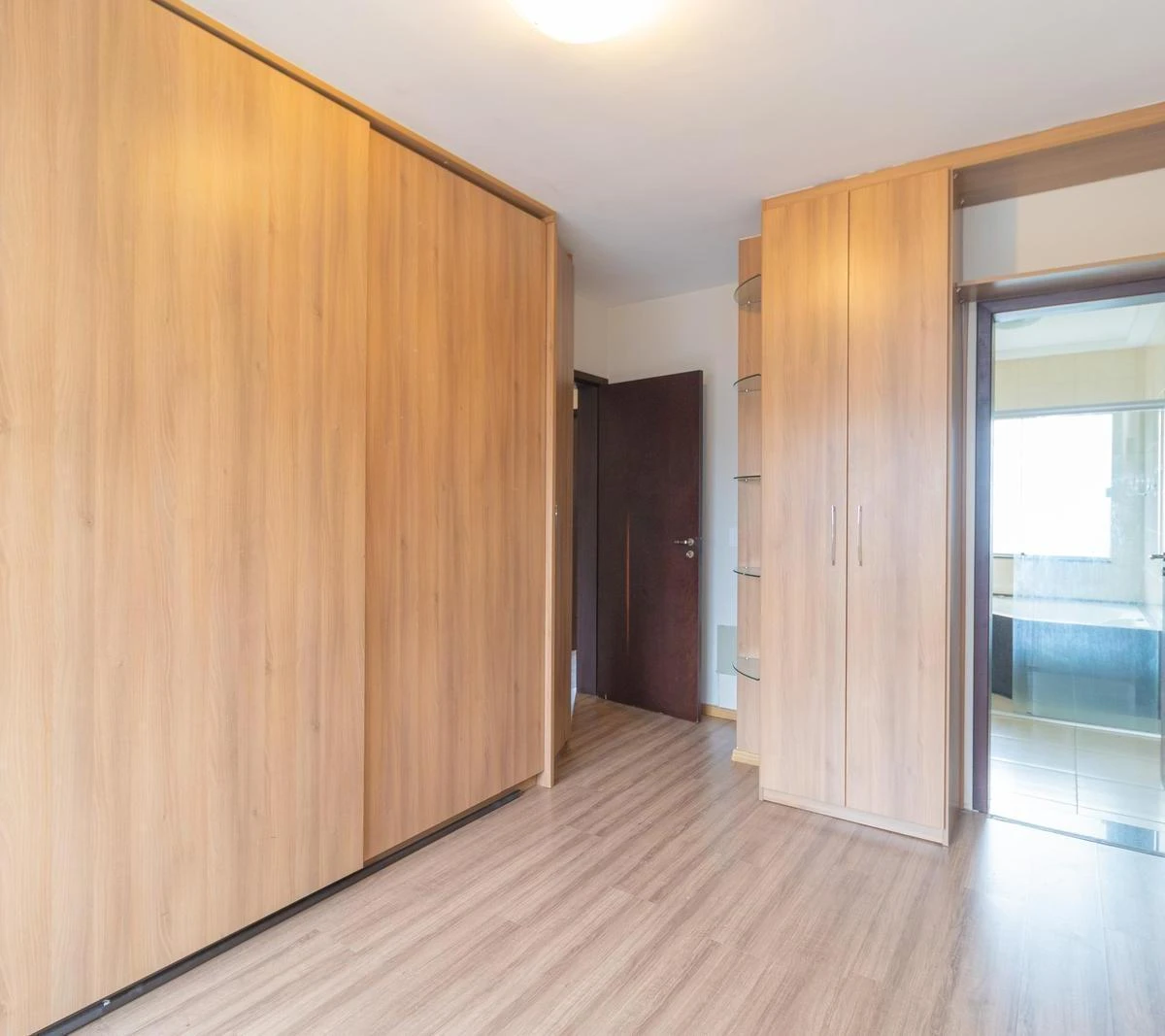 180 m² house with a home office and a bathtub — photo 40