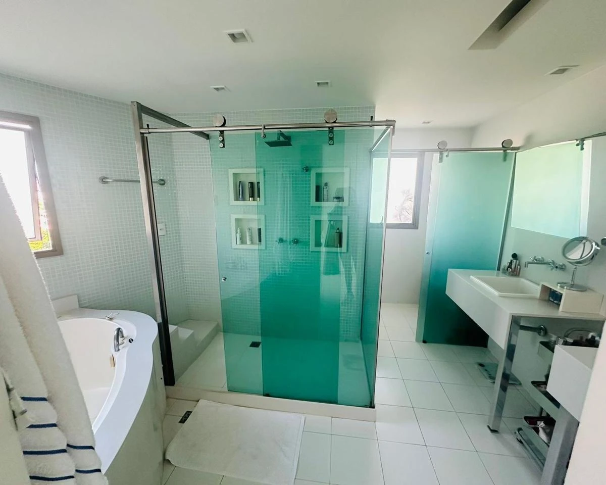 Furnished 260 m² apartment with open-plan kitchen — photo 6