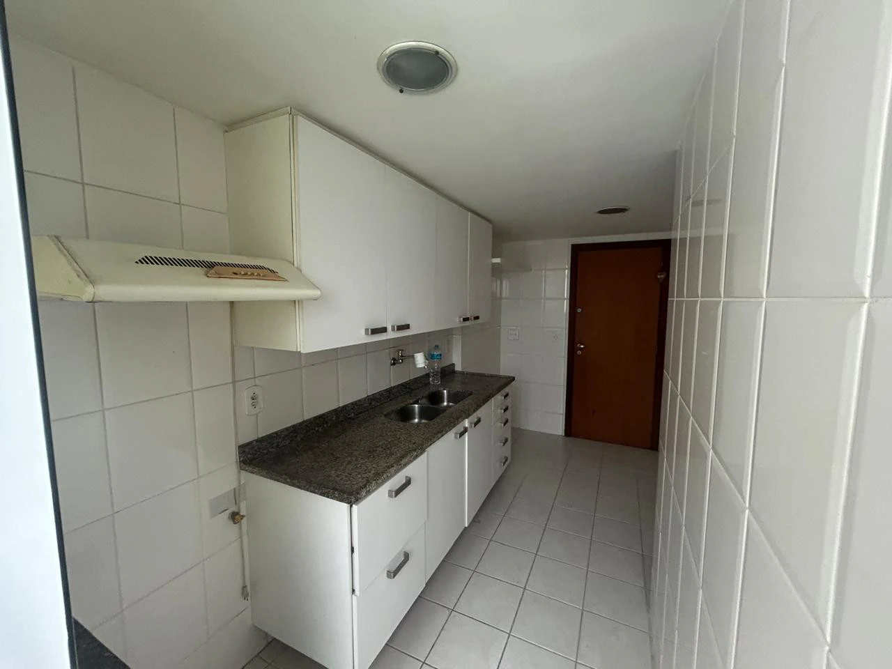 Apartamento de 3 quartos com piso de cerâmica e 2 banheiros — photo 4