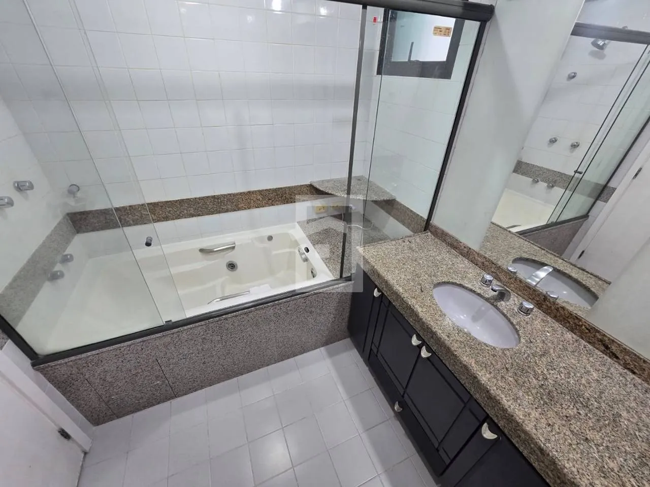 Ванна та 3 спальні: квартира 193 м² — photo 61