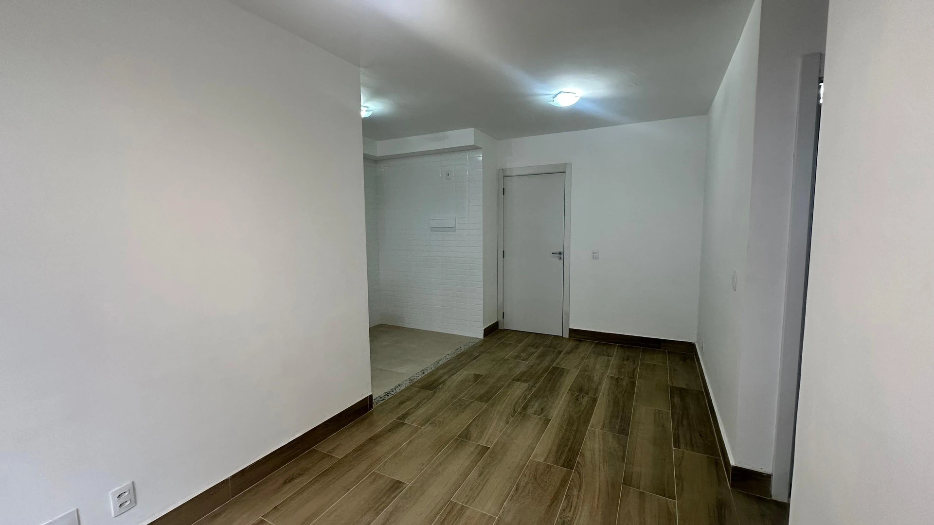2-bedroom apartment in a building with a gym — photo 27