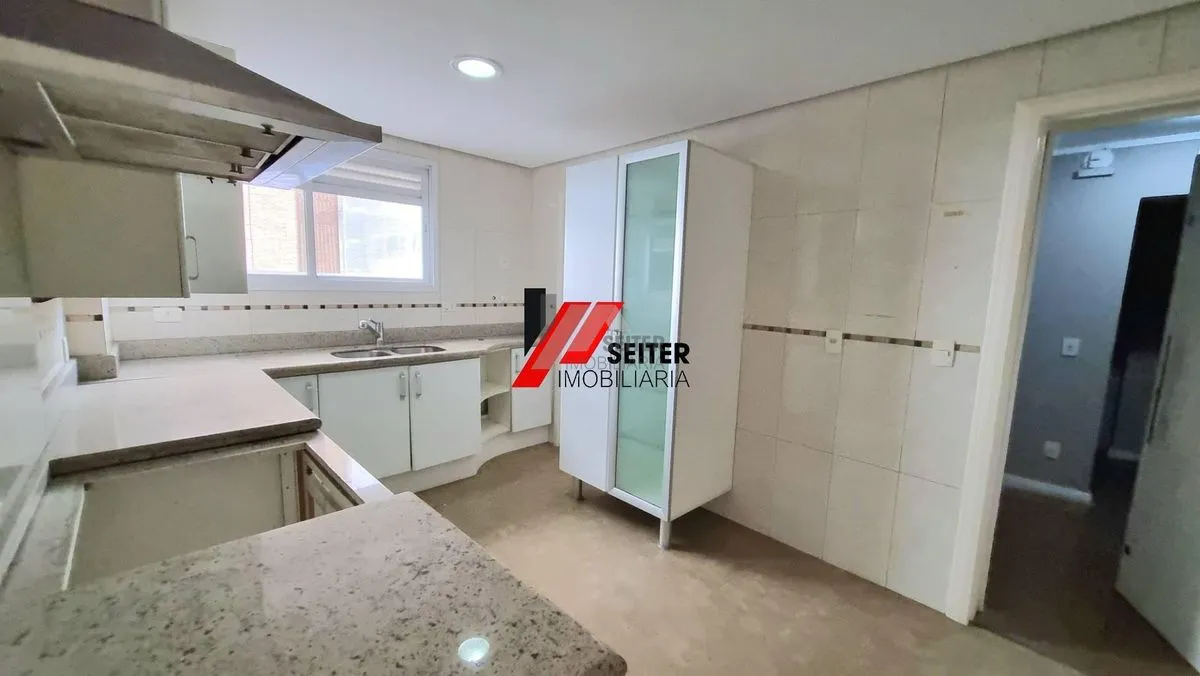 255 m² apartment with a private pool and a bathtub — photo 44