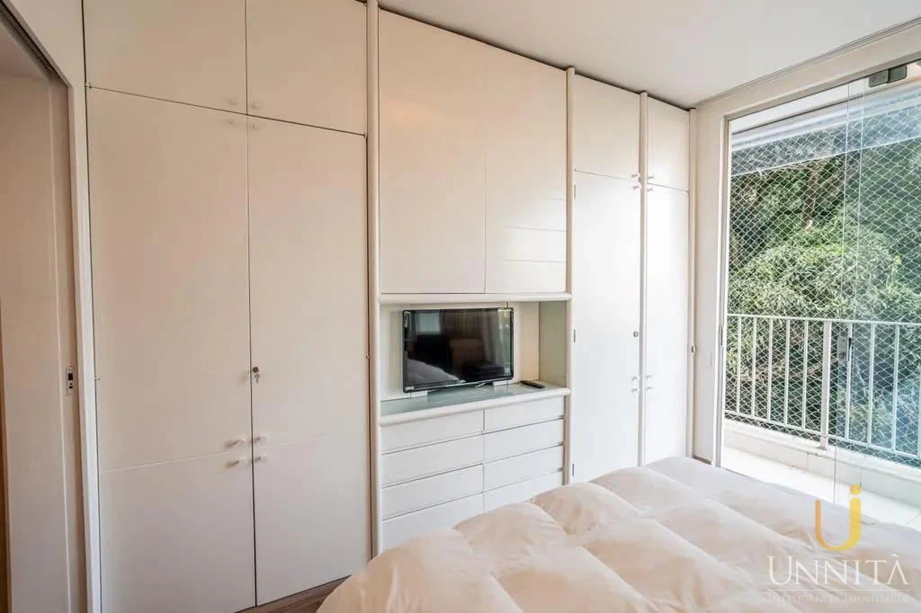 Rental apartment with 4 bedrooms and enclosed balcony — photo 26