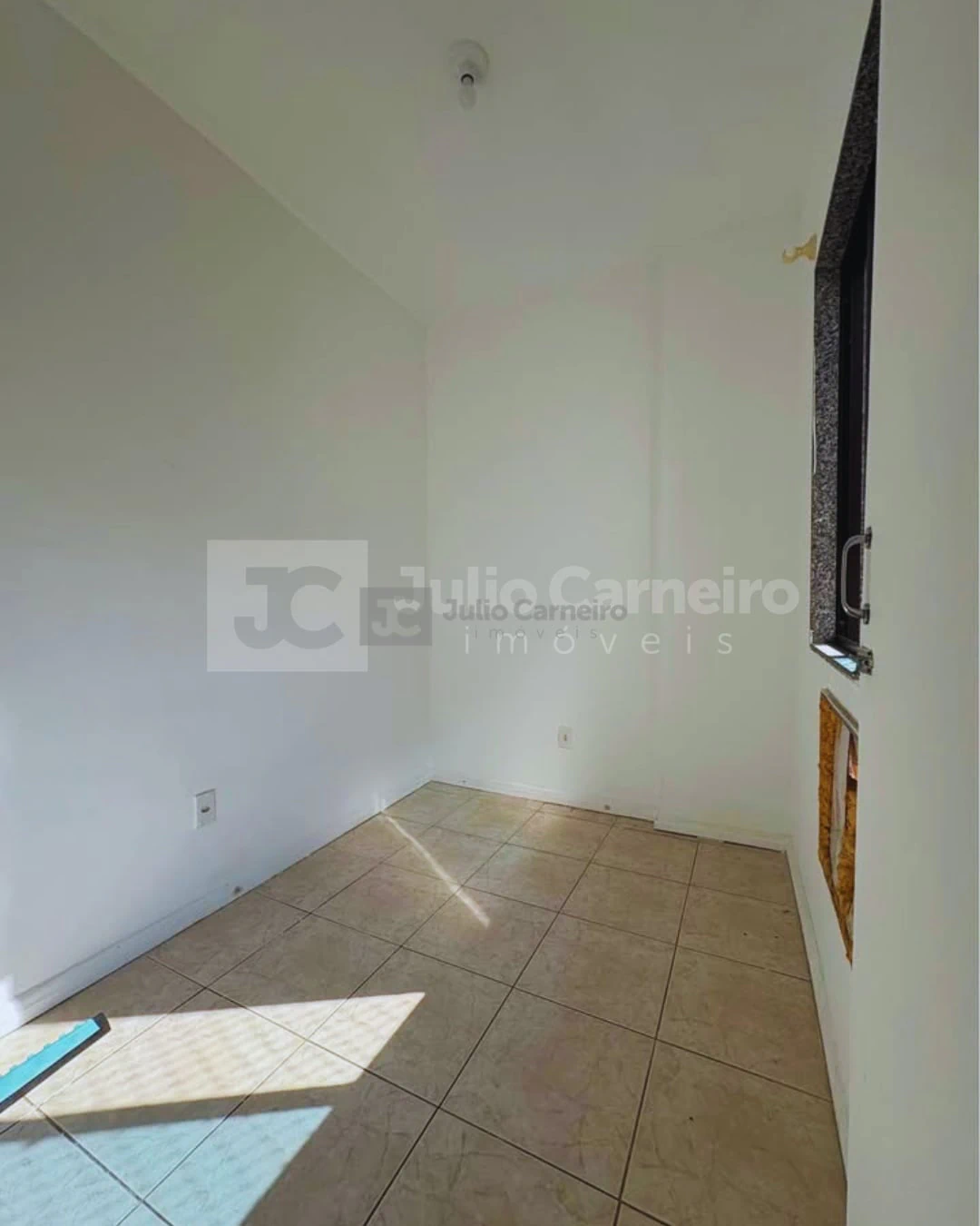4-bedroom apartment with a bathtub — photo 10