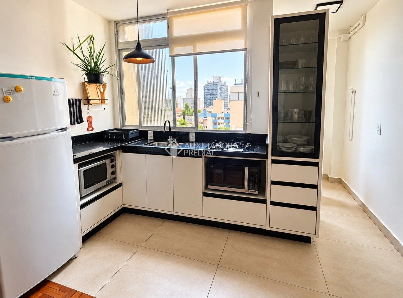 57 m² apartment with a home office and a walk-in closet — photo 5