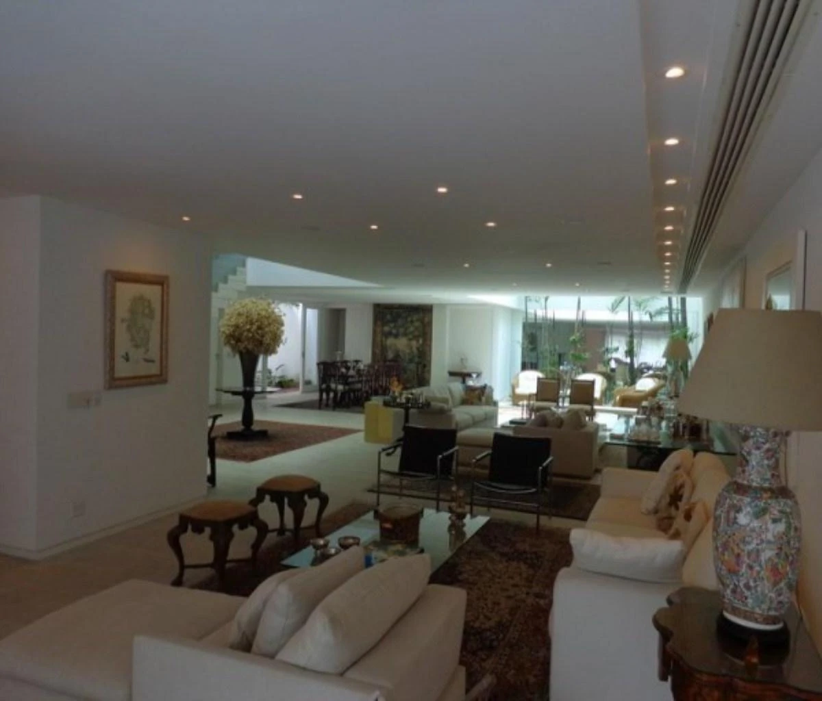Furnished 500 m² house with 4 bedrooms and 5 parking spots