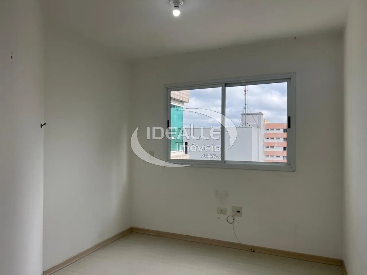 3-bedroom apartment with enclosed balcony and 2 parking spots — photo 14