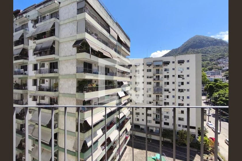 Mountain view in a 4-bedroom apartment, 159 m² — photo 16
