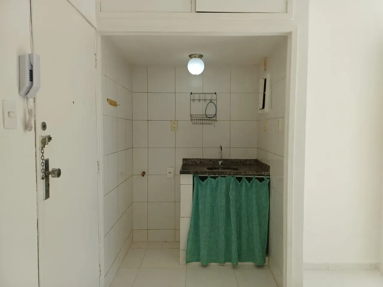Studio conjugado com 1 quarto e box de vidro no banheiro — photo 2