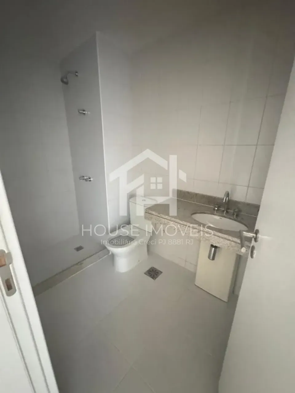 Apartment with 3 bedrooms and a balcony with mountain views — photo 12