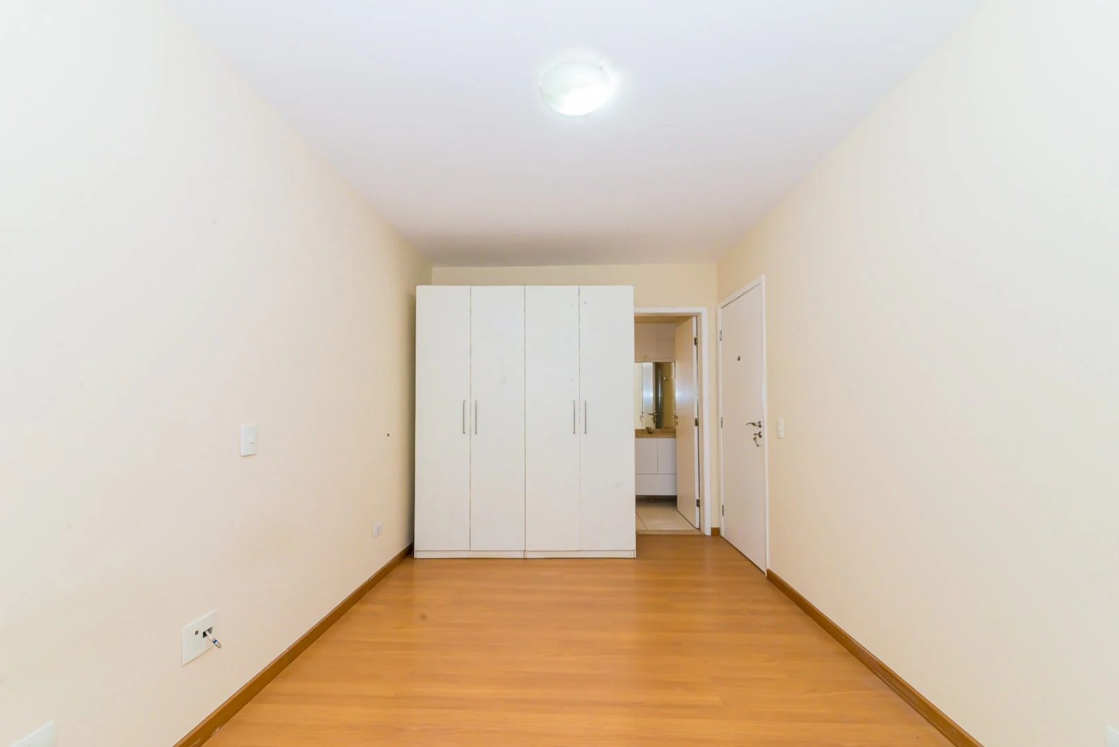 Apartamento com piso de madeira ou laminado, Cabral — photo 24