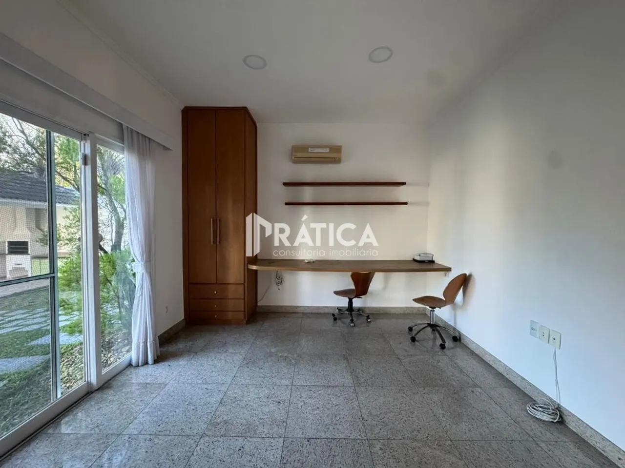 House with 5 bedrooms and 5 bathrooms, balcony grill — photo 15