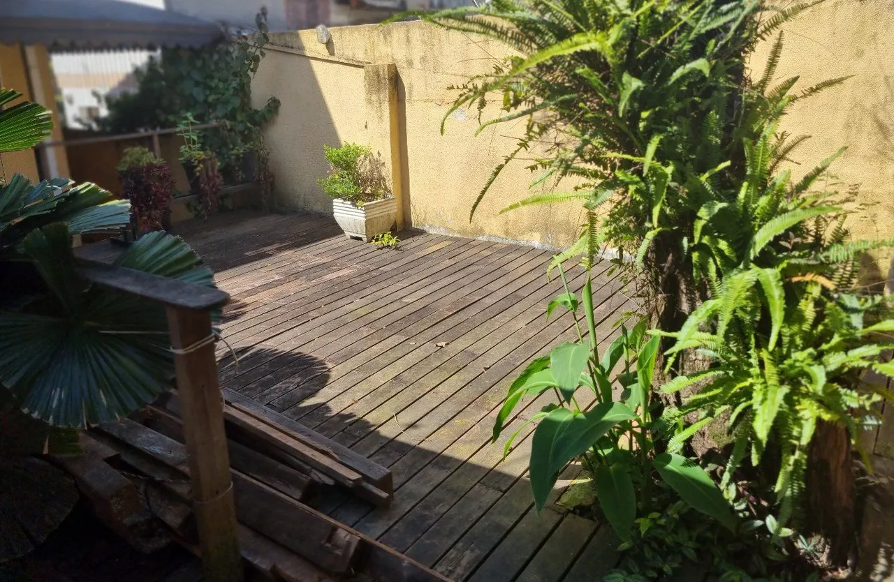 Unfurnished studio with 1 bedroom and glass shower