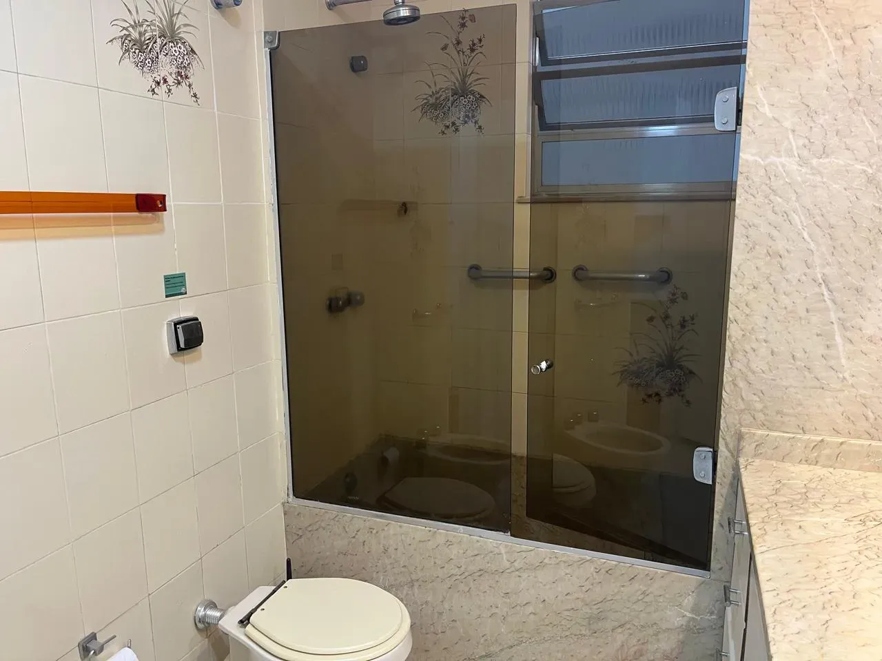 Apartamento, 122 m², com piso de madeira ou laminado