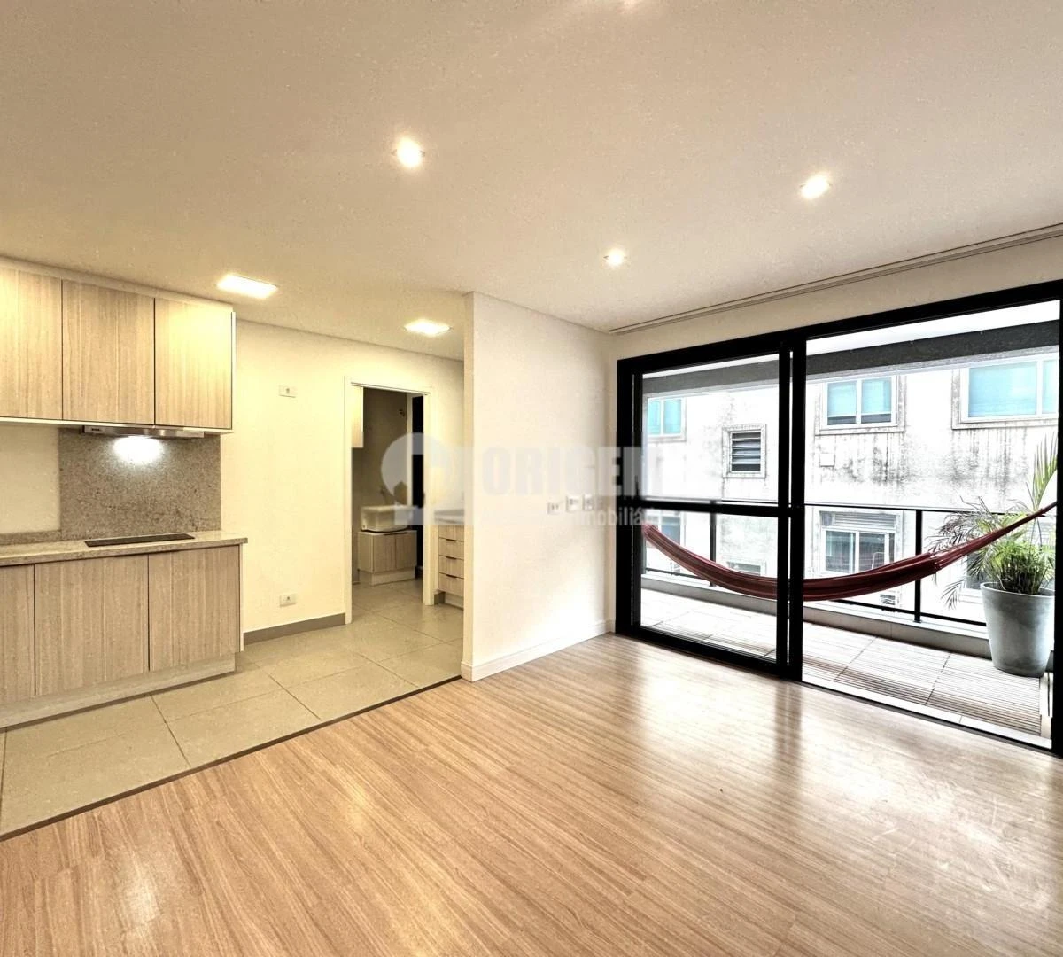 Apartment with 2 bedrooms and enclosed balcony