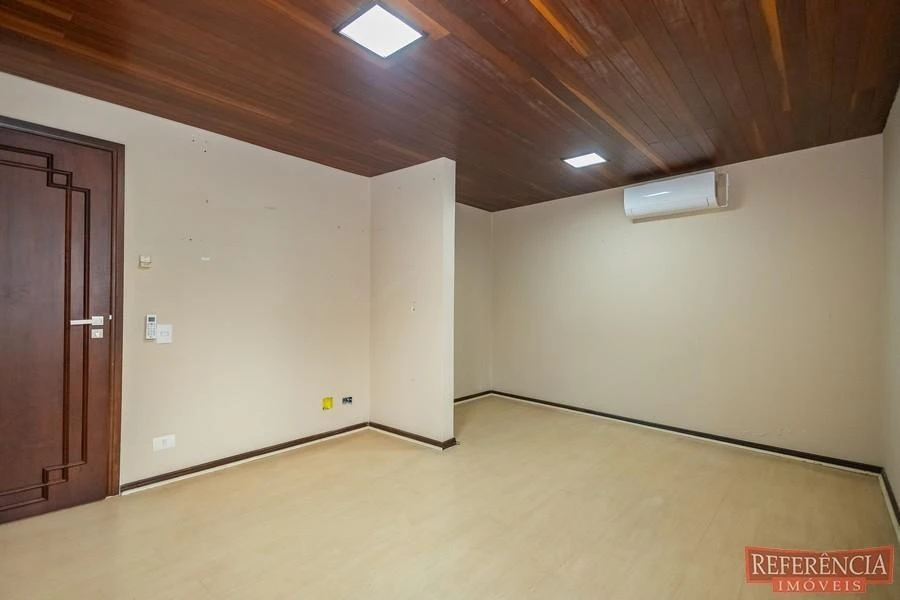 House, 550 m², with a walk-in closet — photo 23