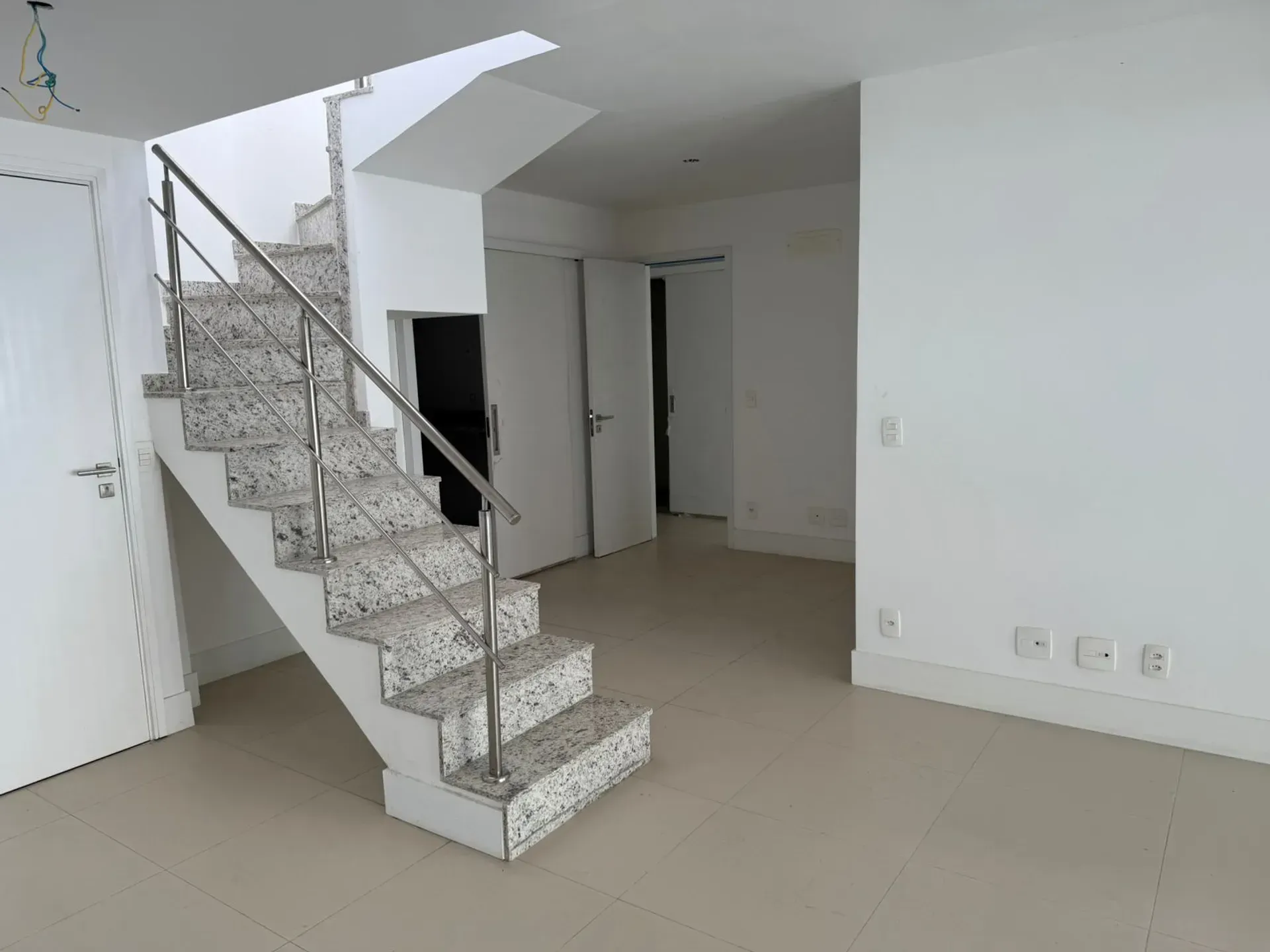 Apartment with balcony, 3 bedrooms and 2 parking spots — photo 8