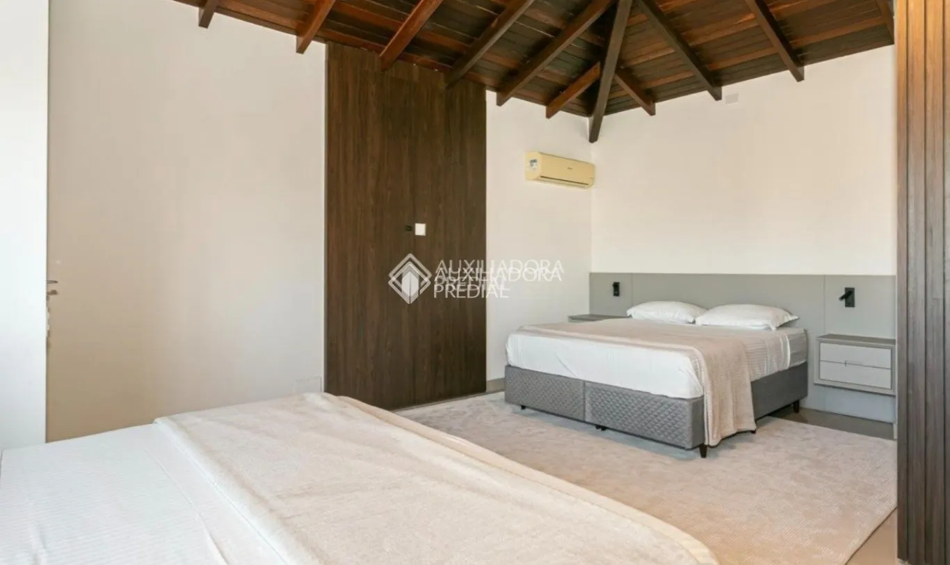 Furnished house with 6 en-suite bedrooms and 7 baths — photo 21