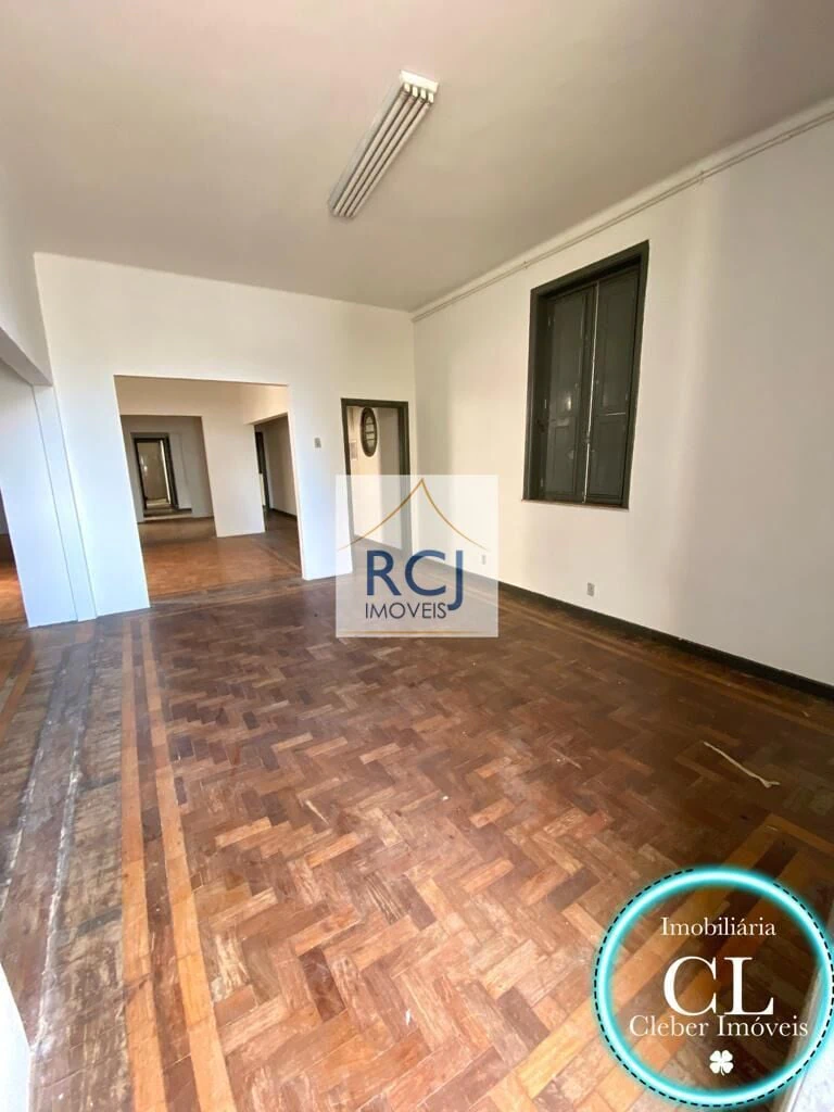 2-bedroom house with 1 bathroom and no parking spot — photo 6