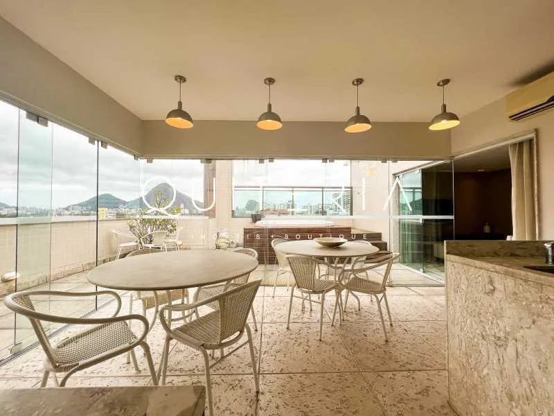 Apartamento duplex com varanda, 3 quartos e 5 banheiros — photo 12