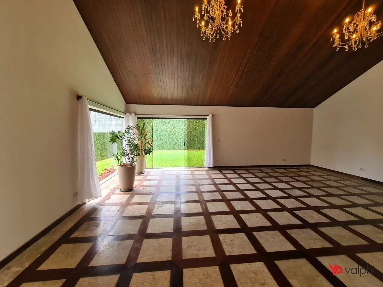 Condo house with 3 en-suite bedrooms and private garden — photo 36