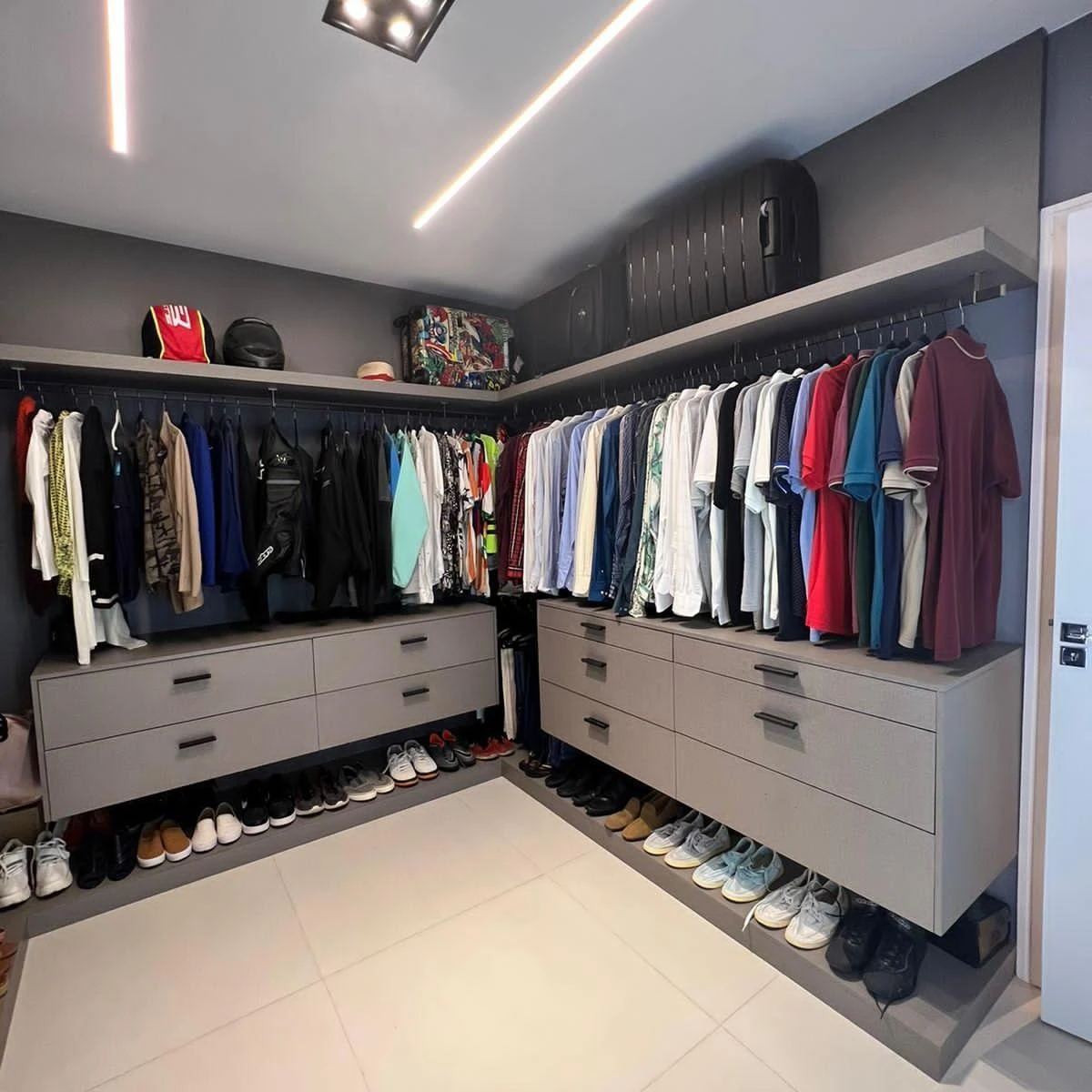 600 m² house with 4 en-suite bedrooms and 3 parking spots — photo 9
